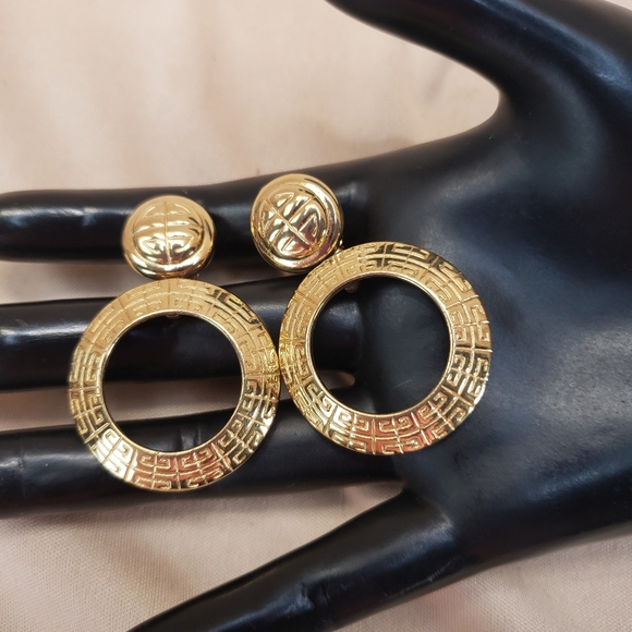 Vintage Givenchy Gold Plated Logo Dangle Hoop Clip-on Earrings - Picture 7 of 10